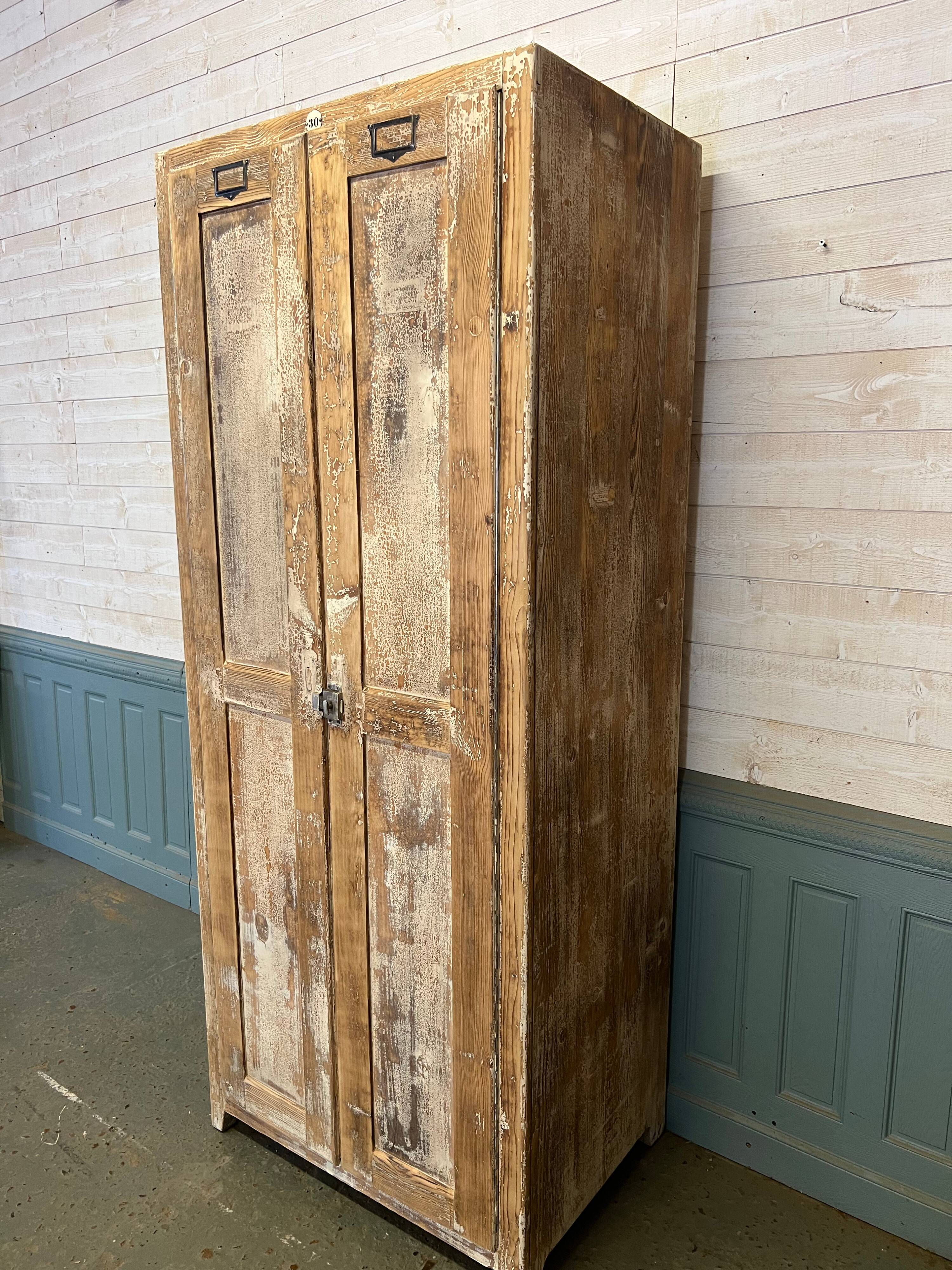 Antique patinated cloakroom