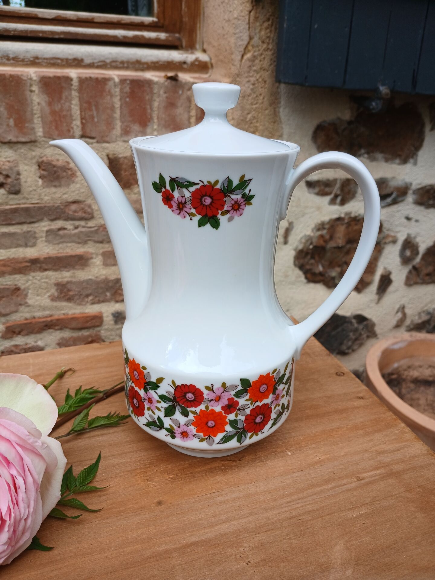 Antique porcelain coffee/tea pot