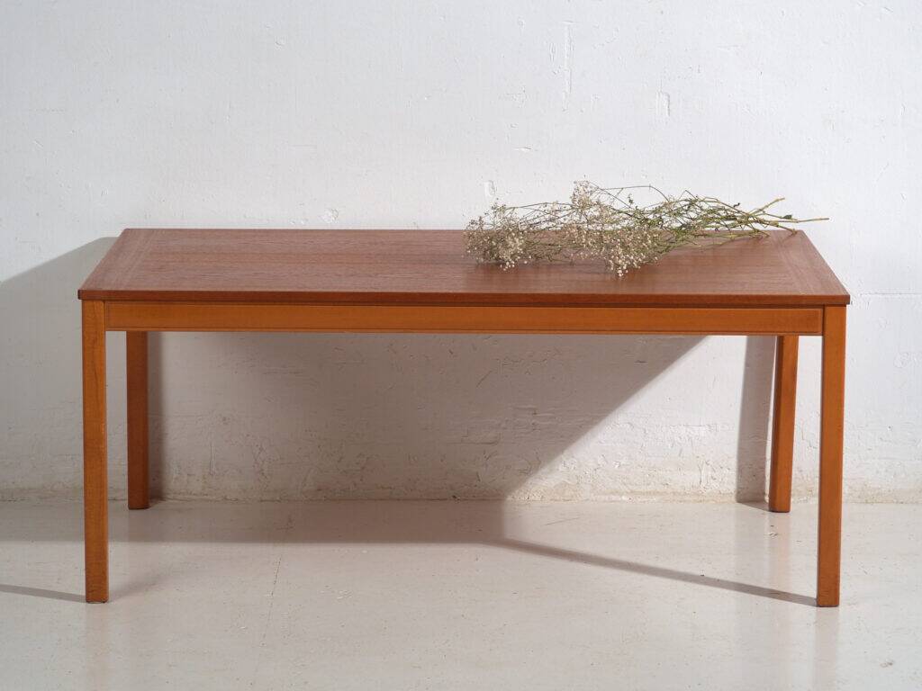 Vintage Scandinavian coffee table in beech wood – Nordic design (circa 1960–1970)