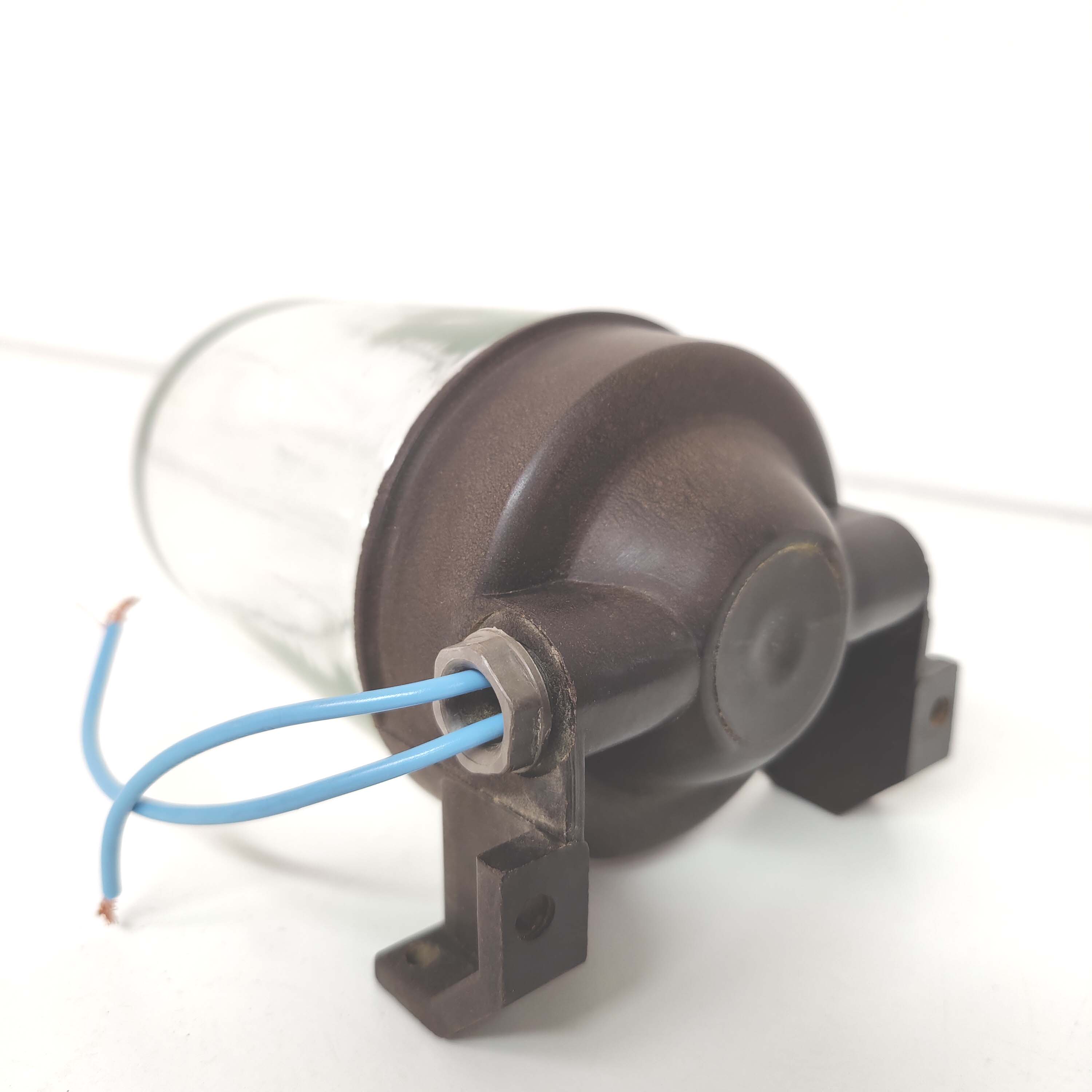 Applique globe en verre et bakélite industriel