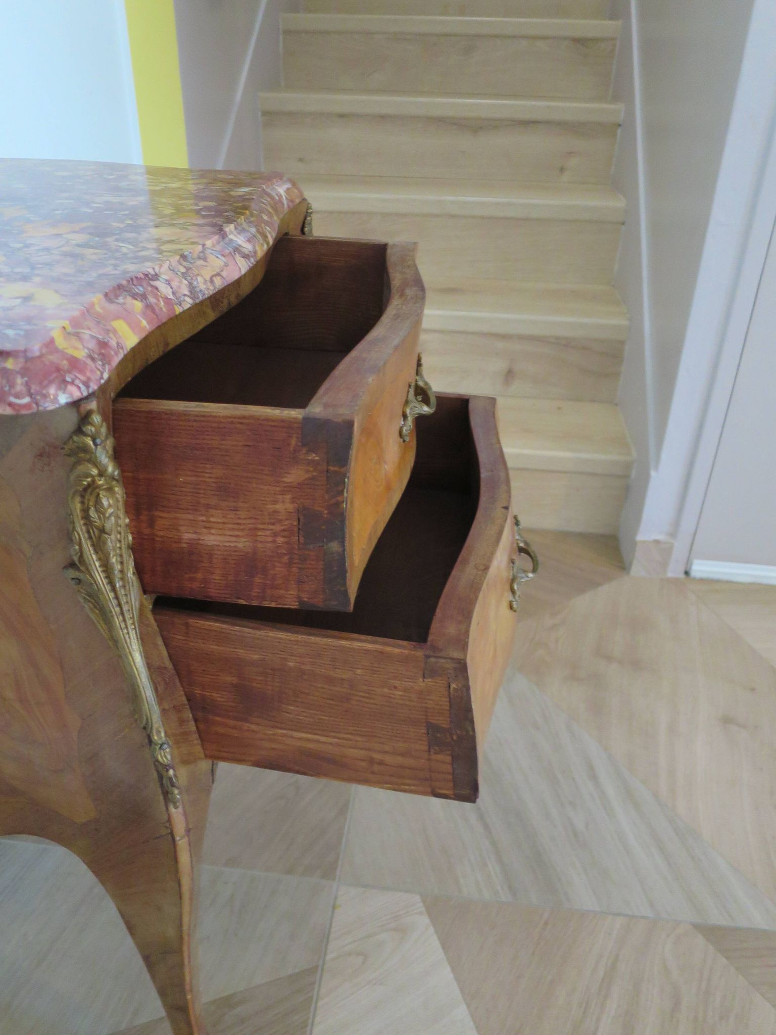 Paire de 2 chevets-louis xv-marqueterie-2 tiroirs-marbre rose