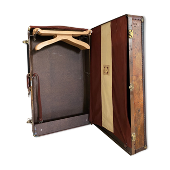 Old vintage cabin trunk