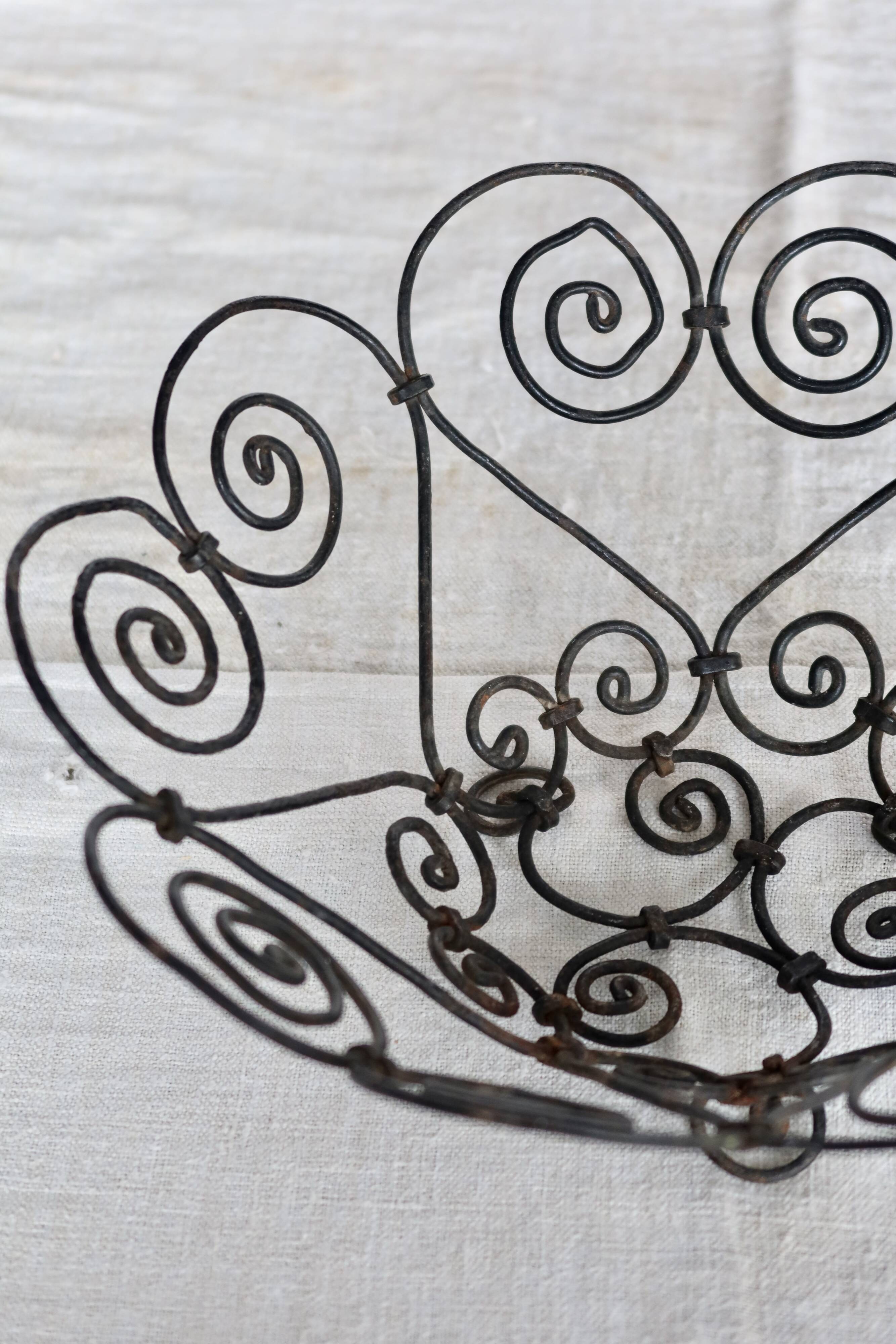Vintage black metal basket with swirls – Decorative wire salad bowl