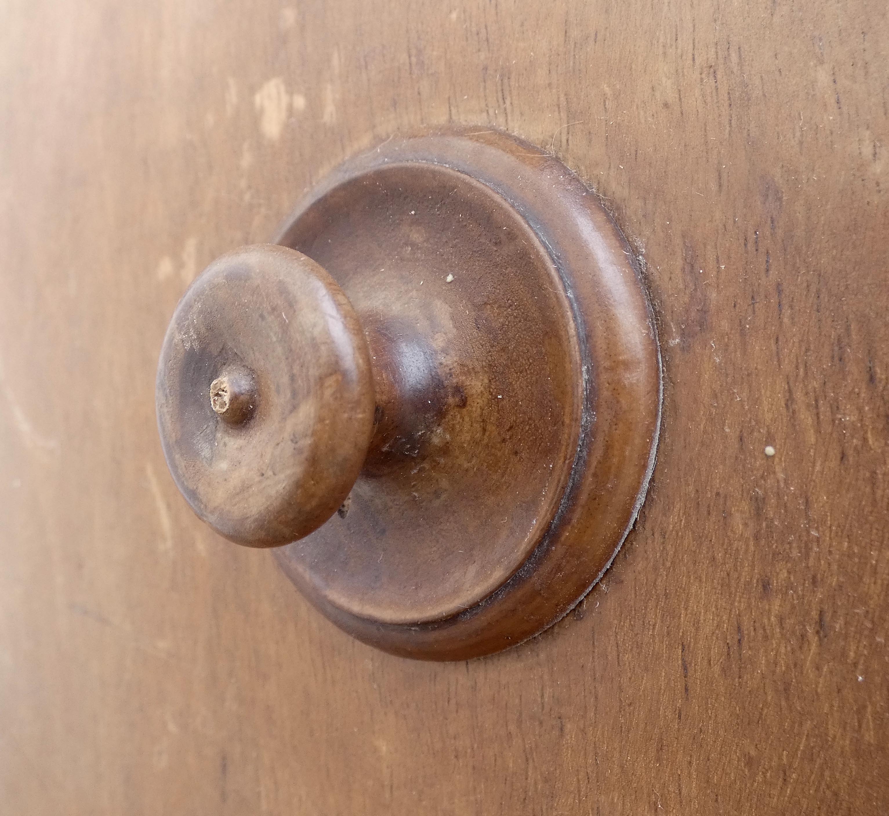 Ancienne commode en bois et marbre