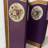 Four-panel screen decorated with an oval tapestry from the 20th century.