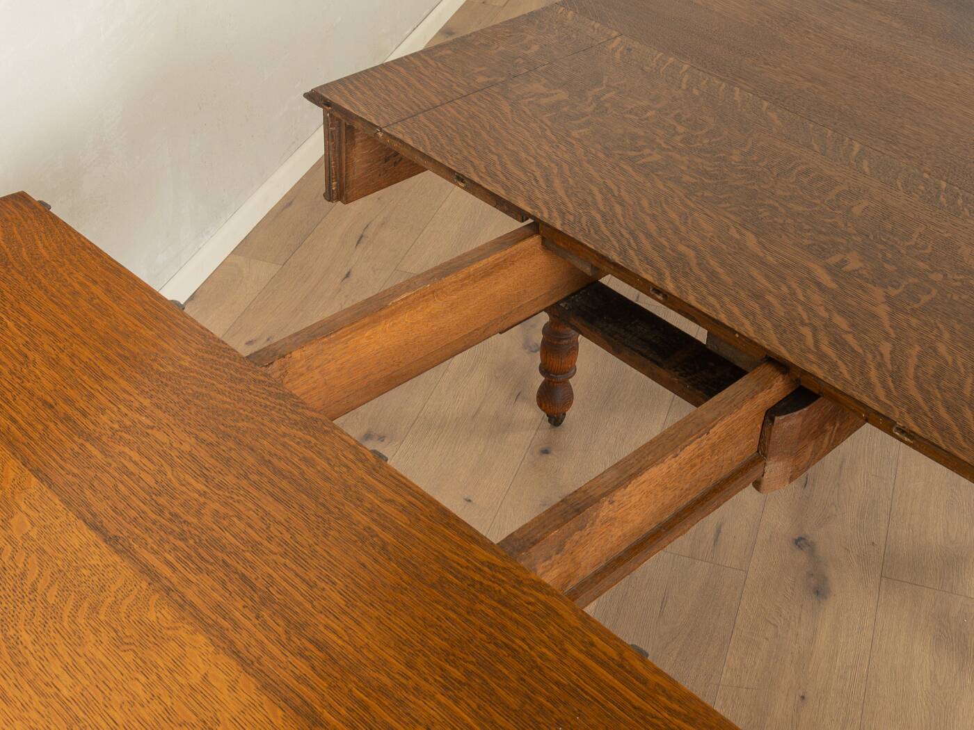 Victorian dining table, around 1840, solid oak, extendable