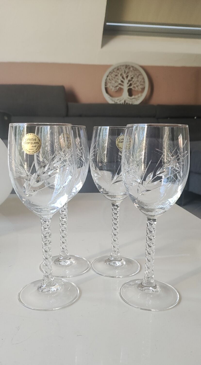 Lot of 4 large red wine glasses. Fleury cut Epi/Crystal Arques 24.5cl