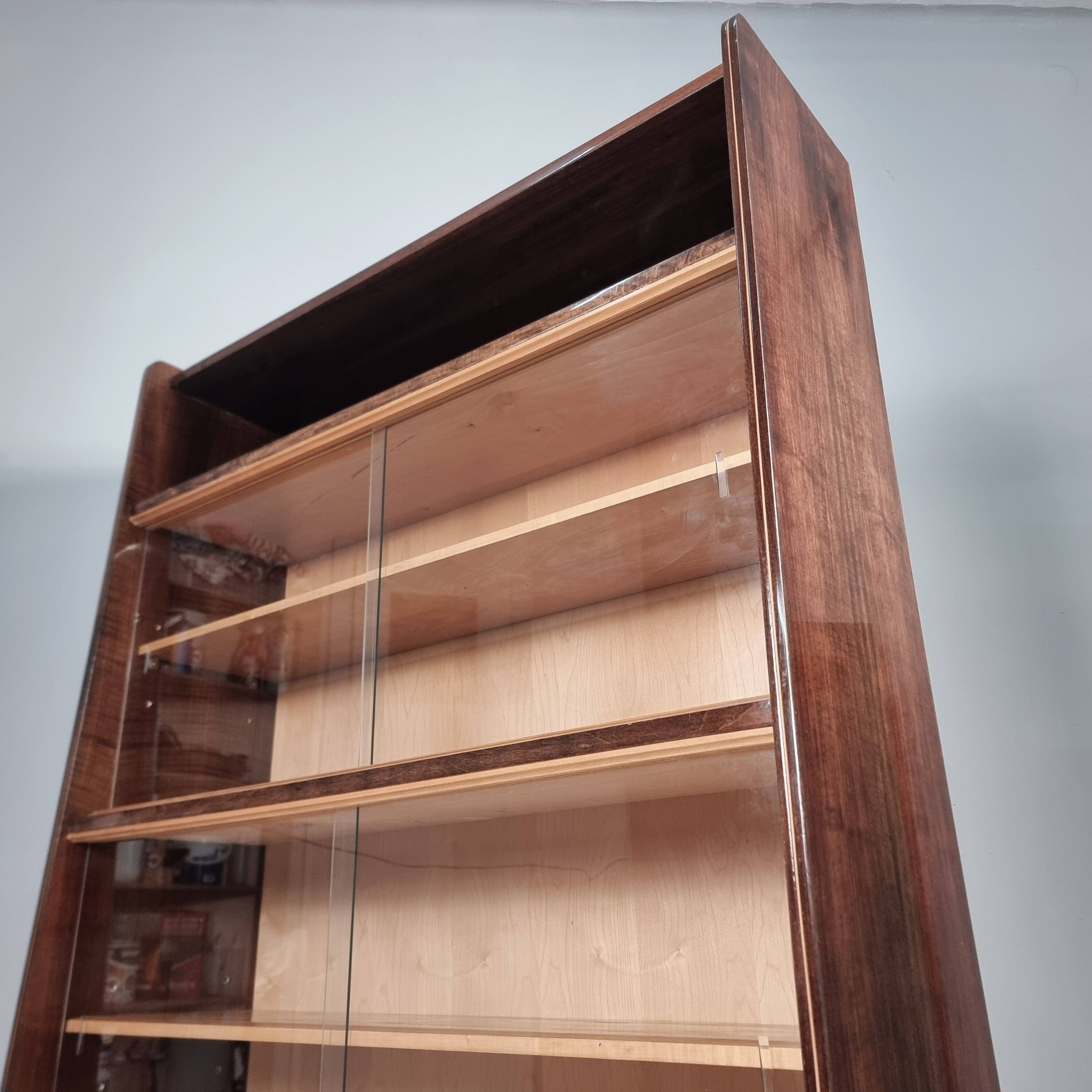 Vitrine vintage de Tatra, années 1970