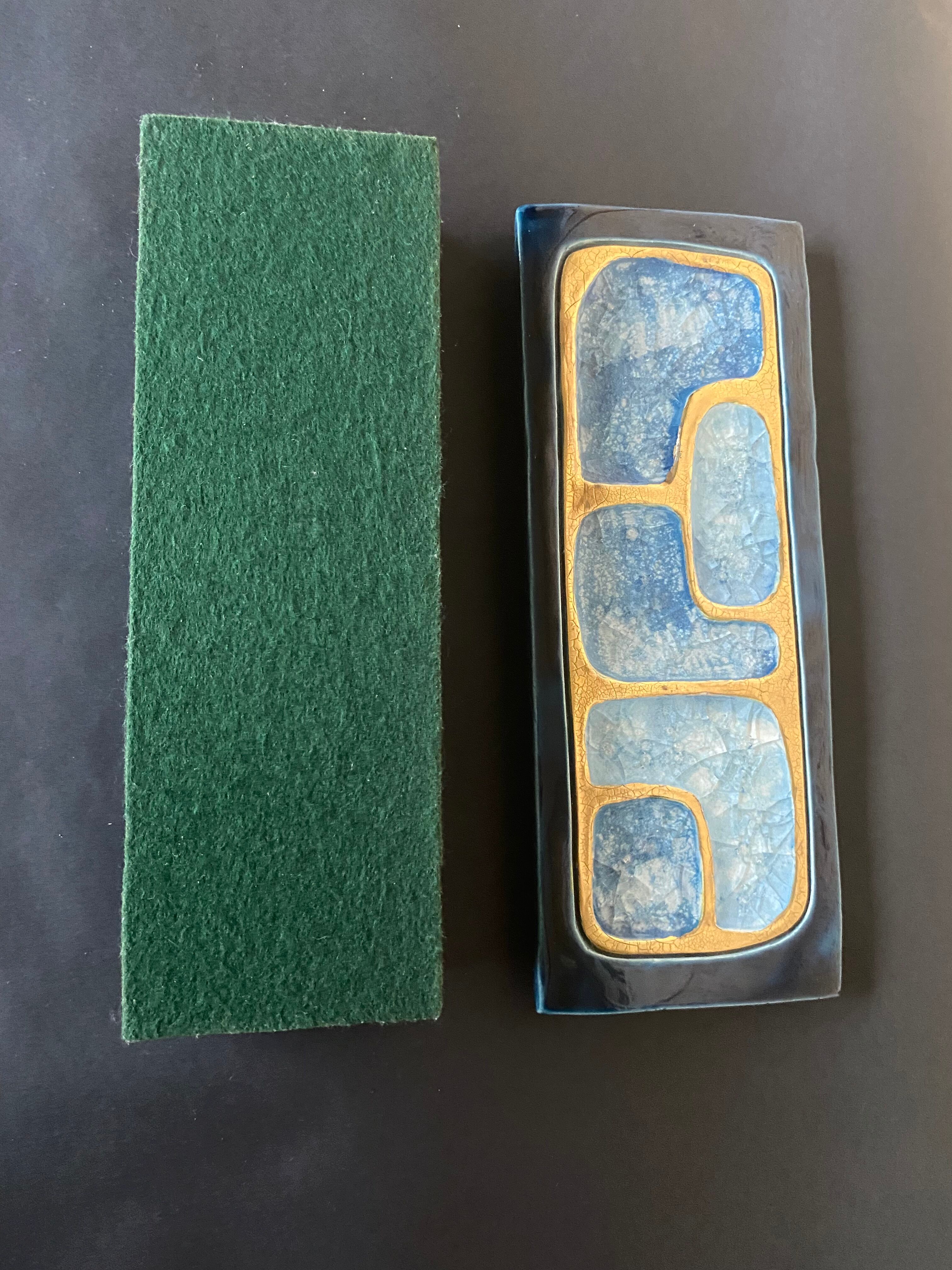 Box of Mithé Espelt ceramics, wood, 60s