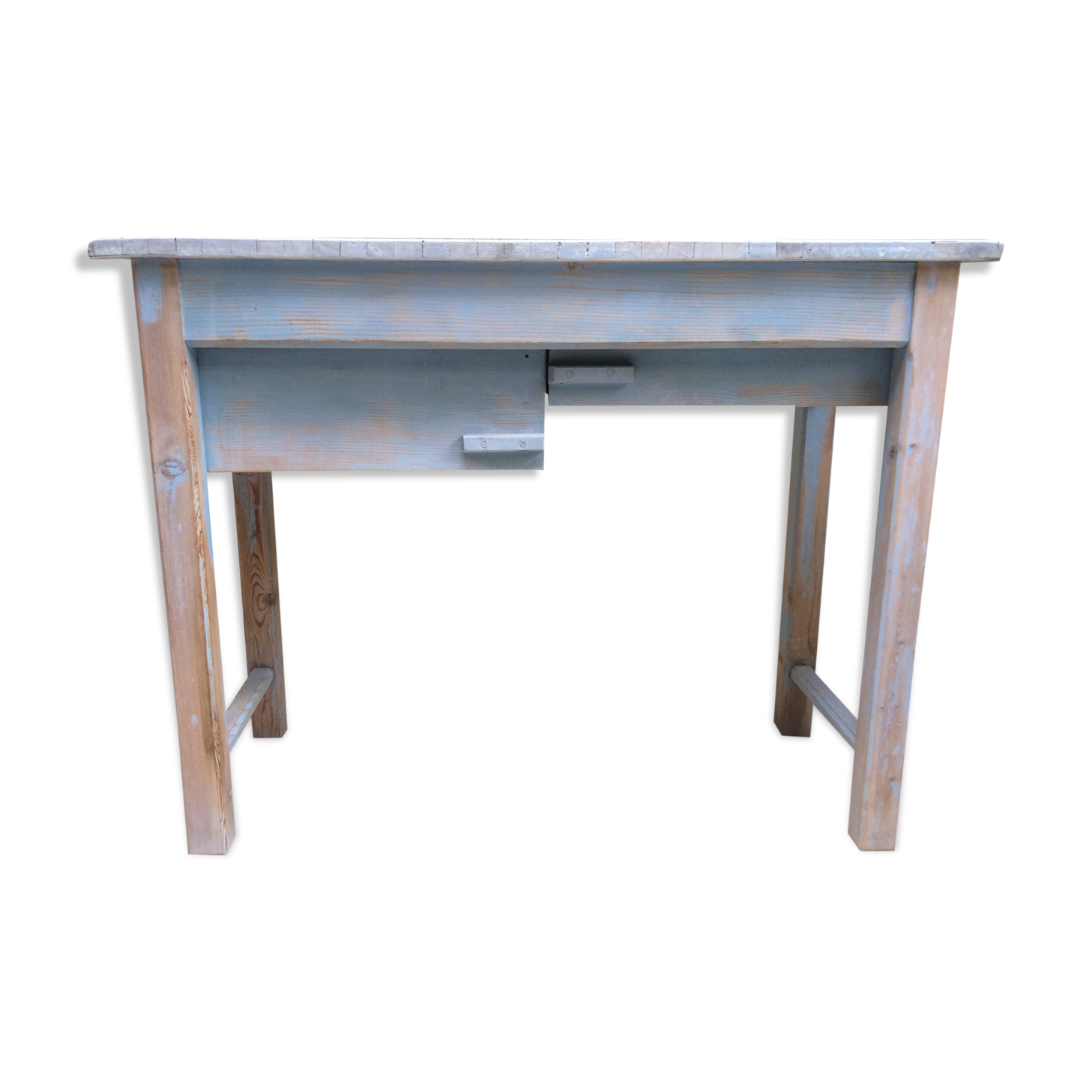 Small set-up with drawers