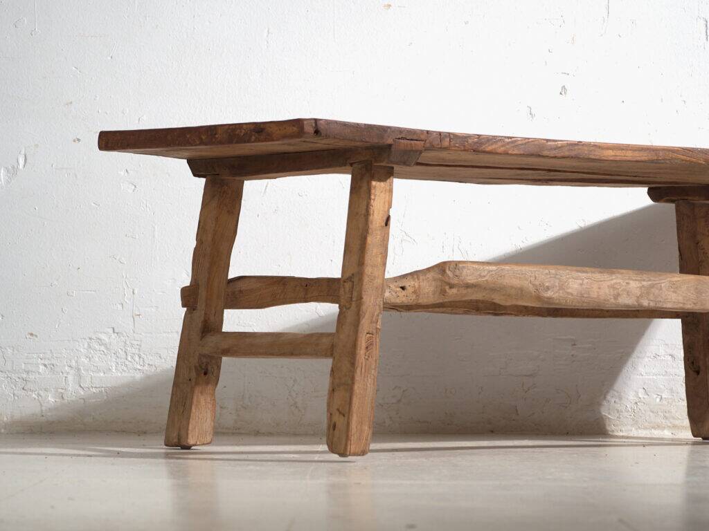 Table basse ancienne en bois de pin – Chine, circa 1930
