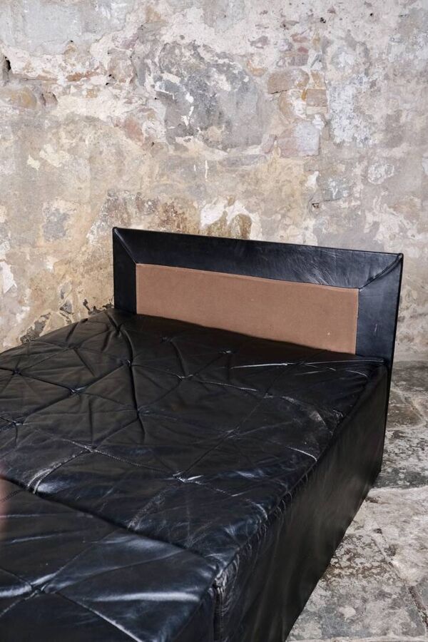 Canapé en cuir noir Player par Hans Hopfer pour Roche Bobois, 1972
