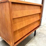 Commode moderniste tiroirs inclinés