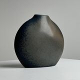 Porcelain vase by Benoît Montreau
