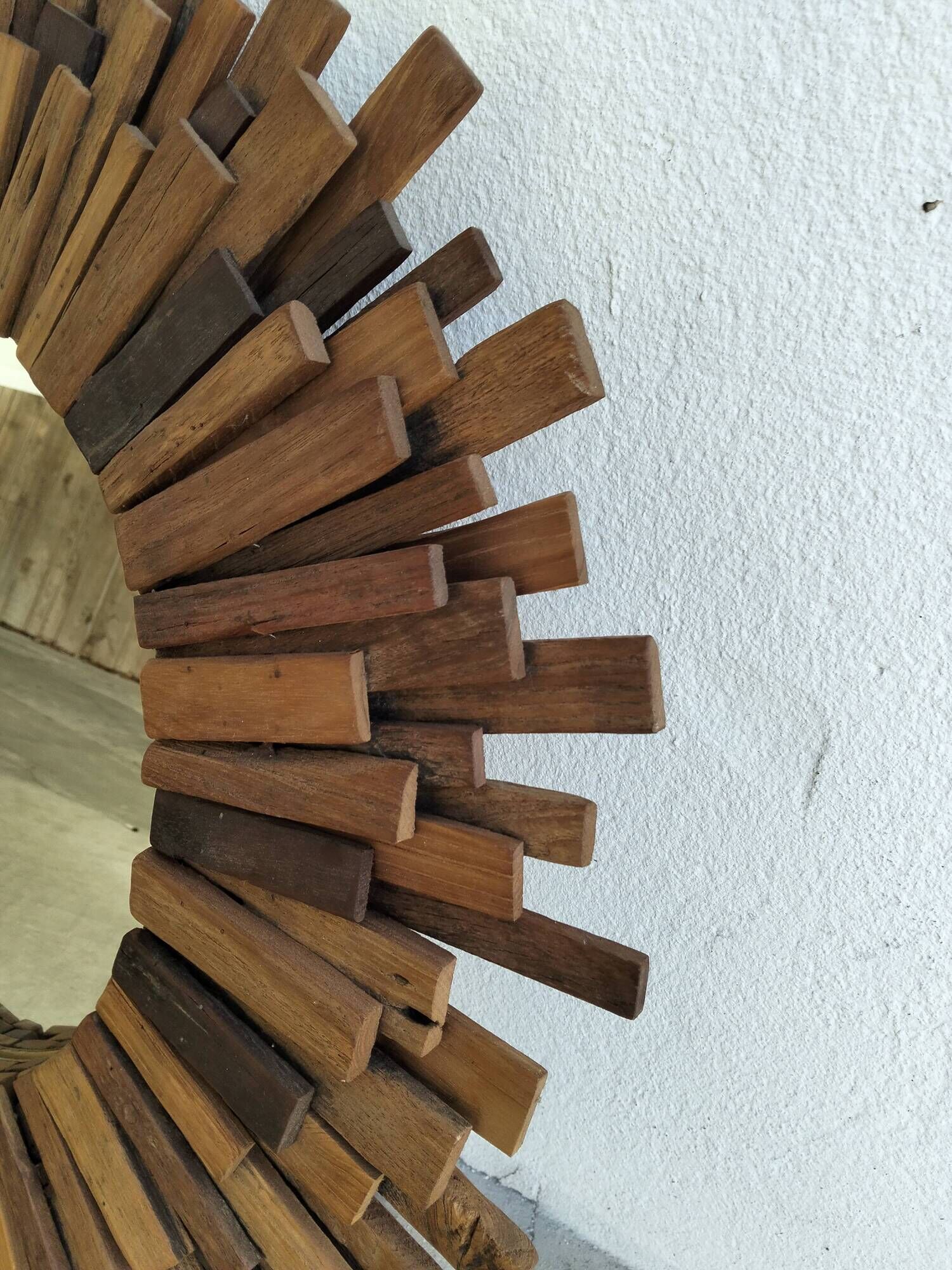 Round mirror