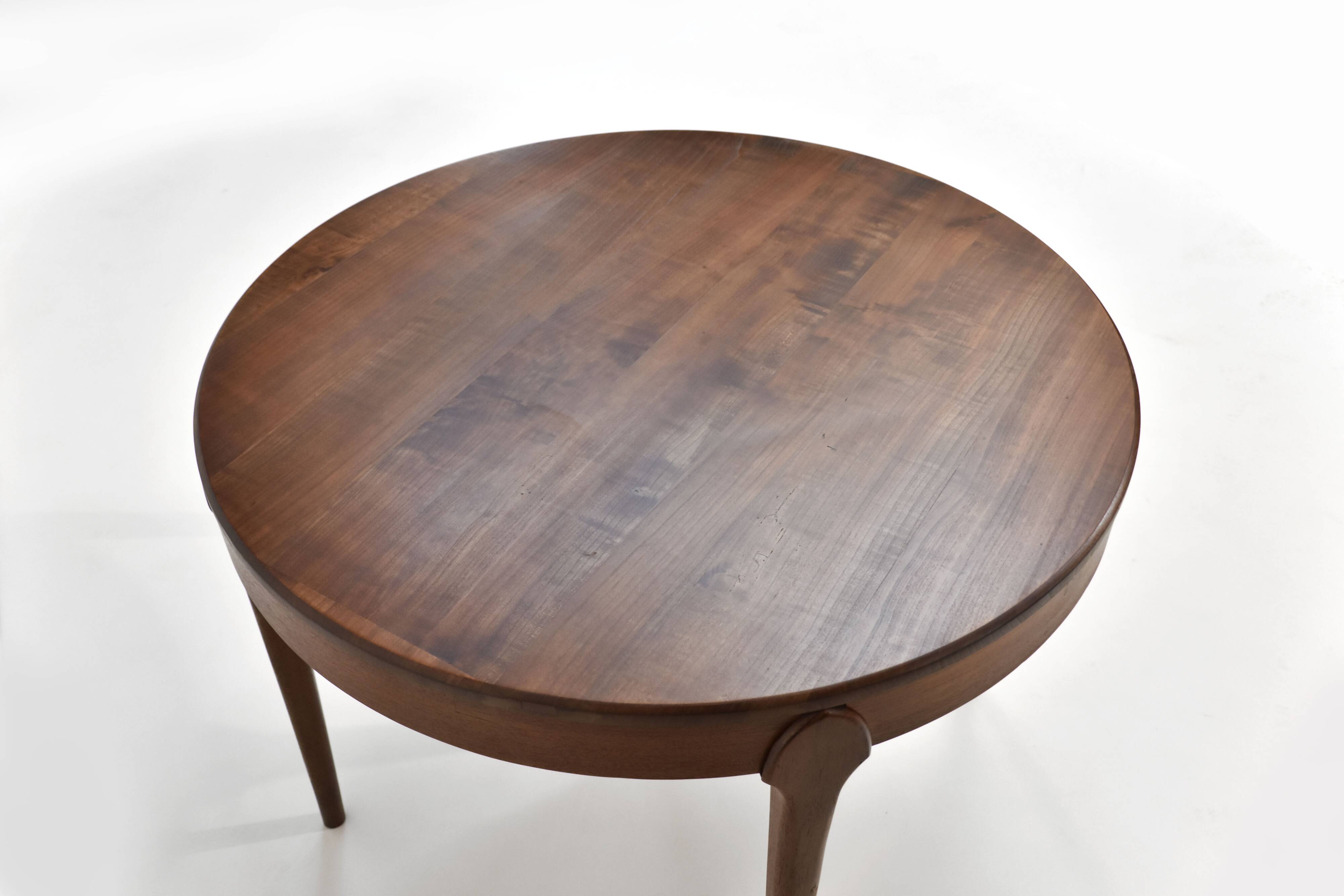 Vintage round Scandinavian table from the 60s, teak legs.