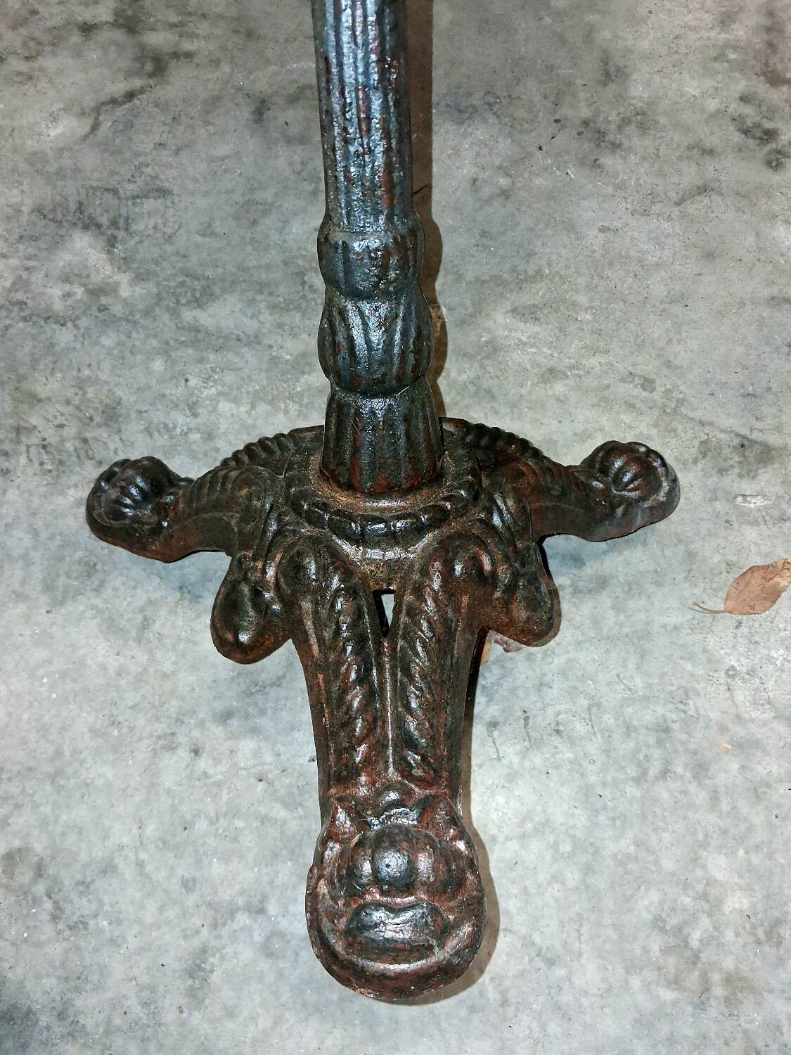 Authentic bistro guéridon table