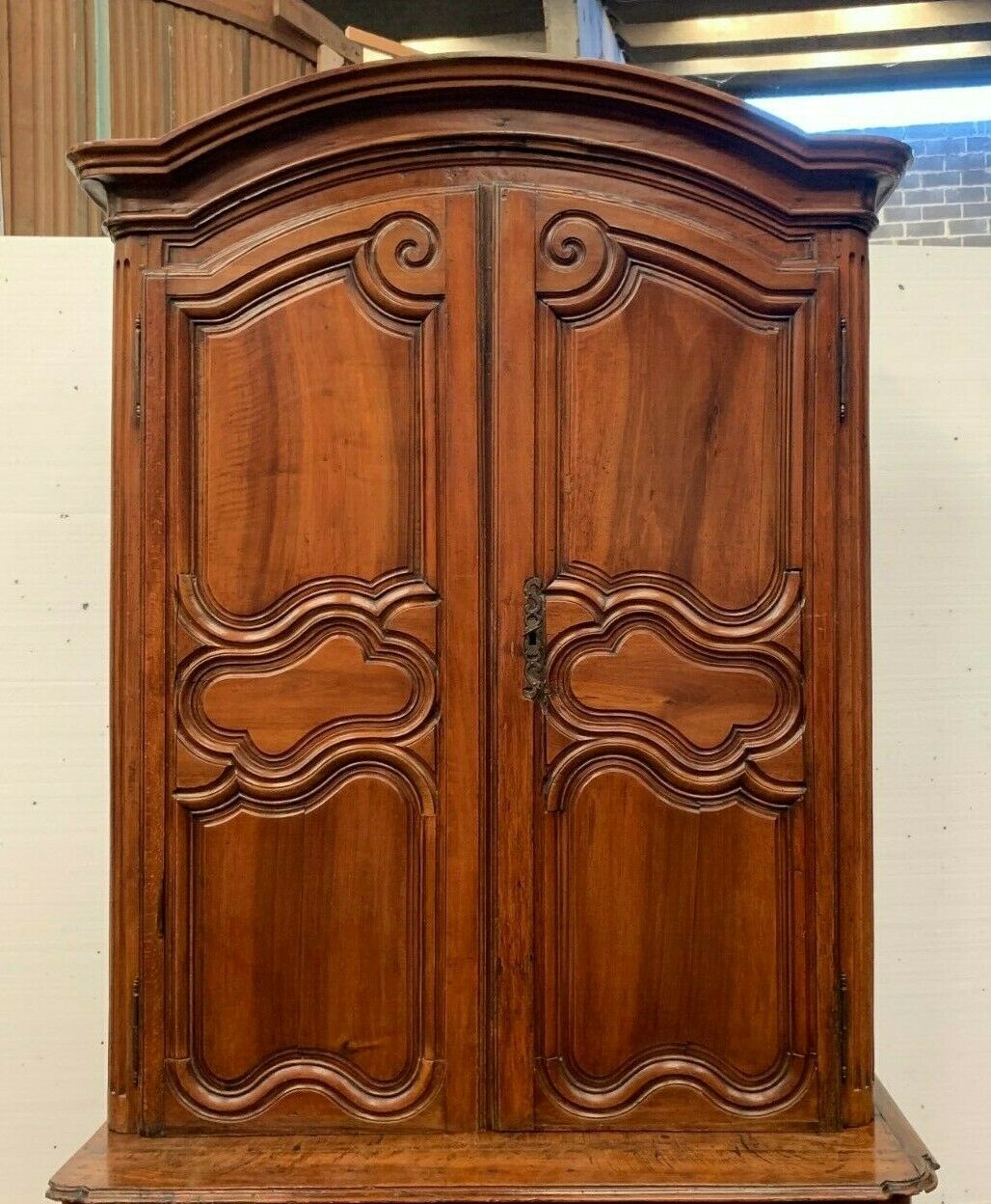 Buffet 2 body Louis XV walnut