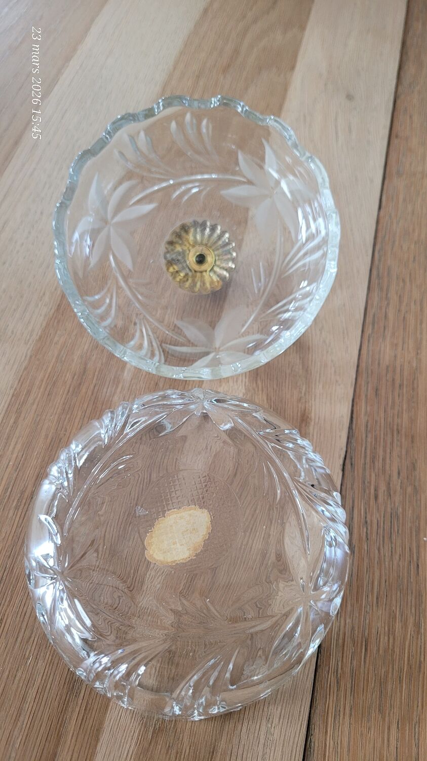 Transparent glass bonbonnière