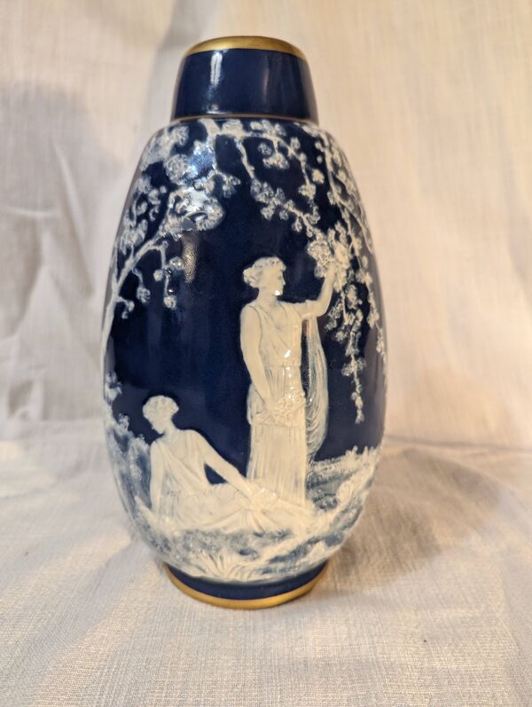 Vase bleu porcelaine de Limoges