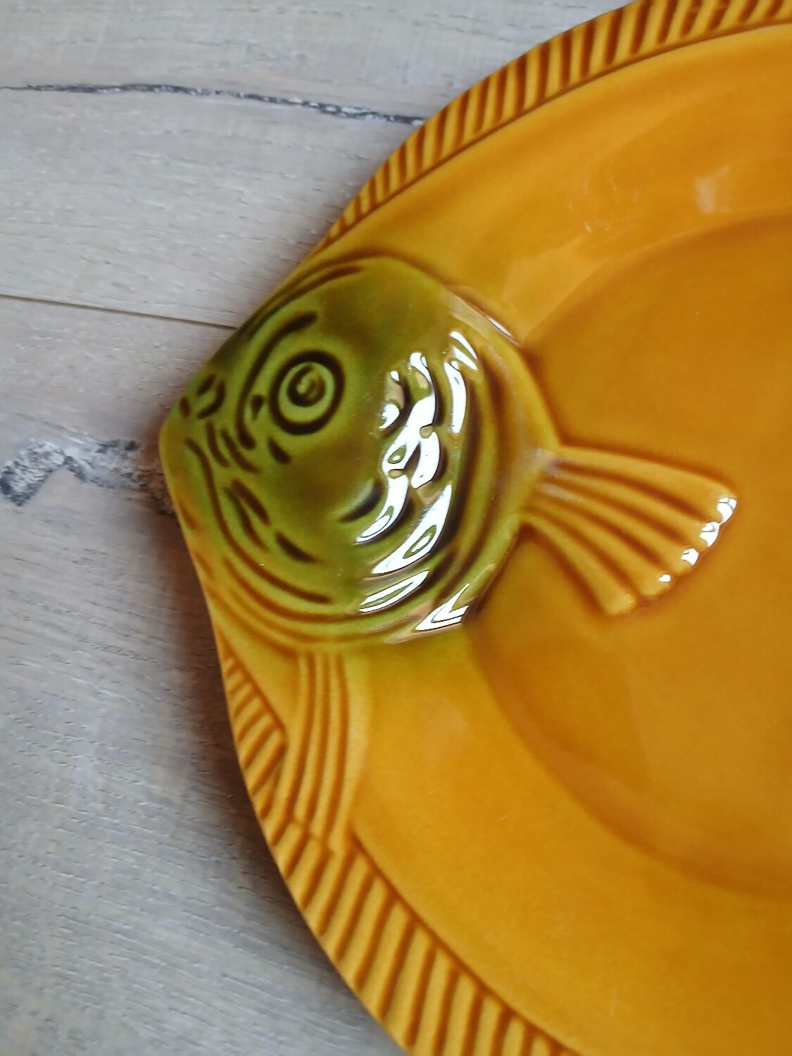 8 antique plates in majolica fish shape
