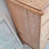 Old English style chest of drawers