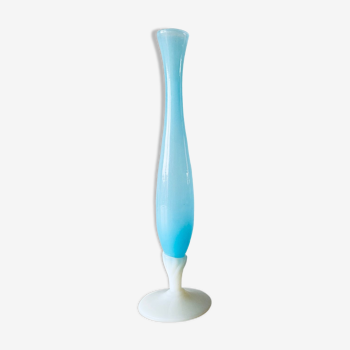 Vase ancien en opaline bleue et blanche