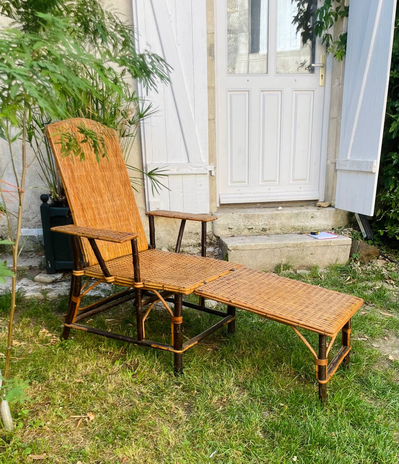 Rattan chaise longue 1920