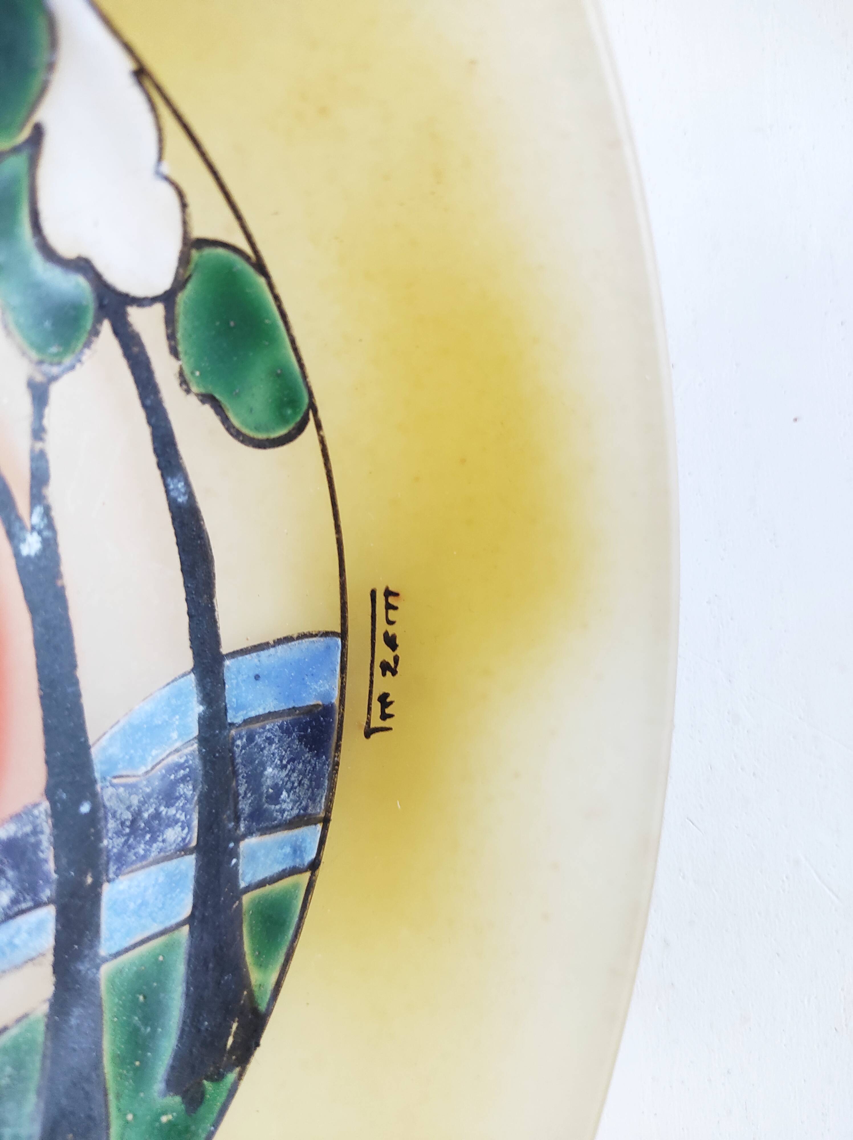 Coupelle en verre émaillé signée