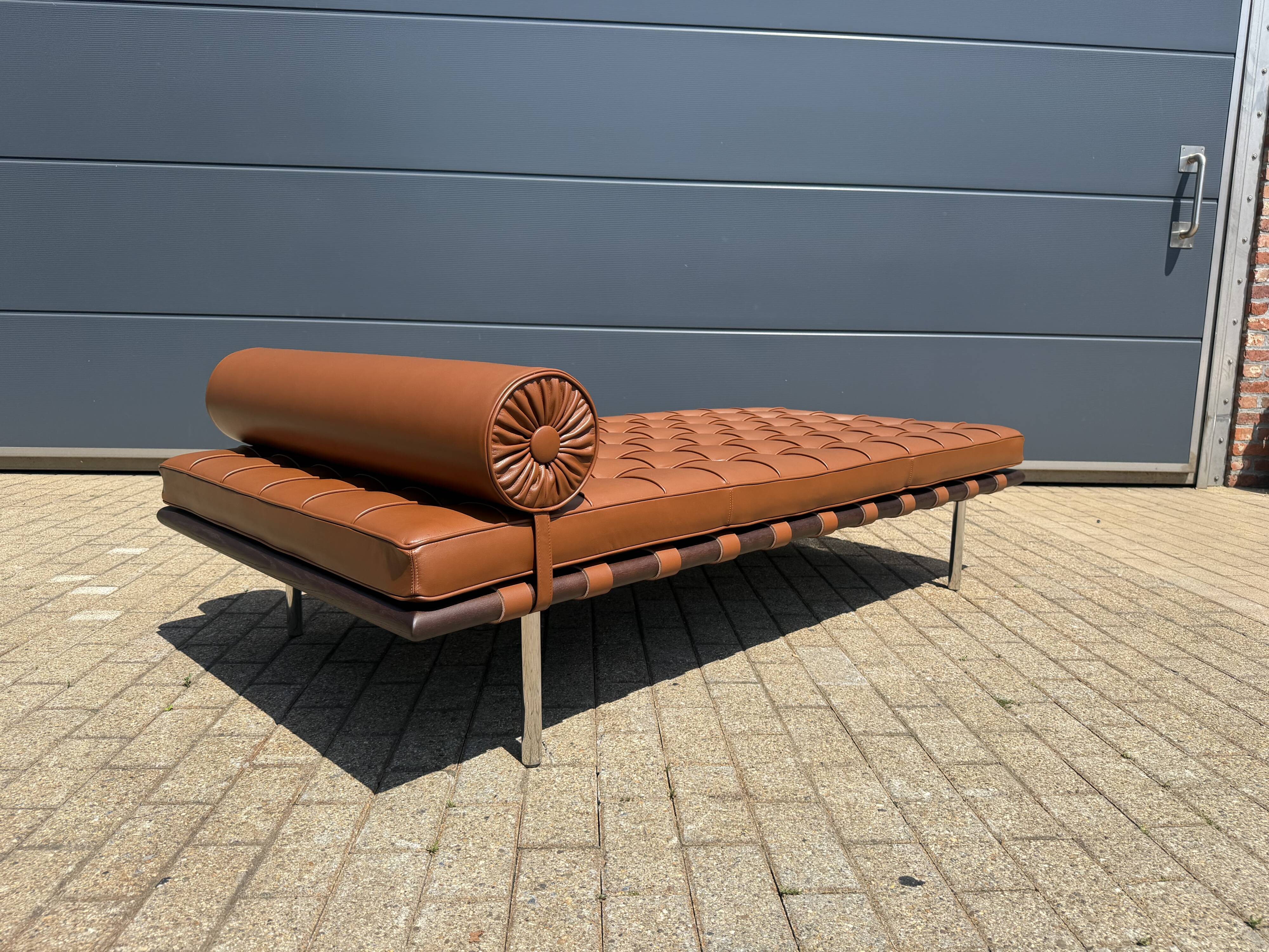 Knoll barcelona daybed mies van der rohe in cognac venezia leather, as new