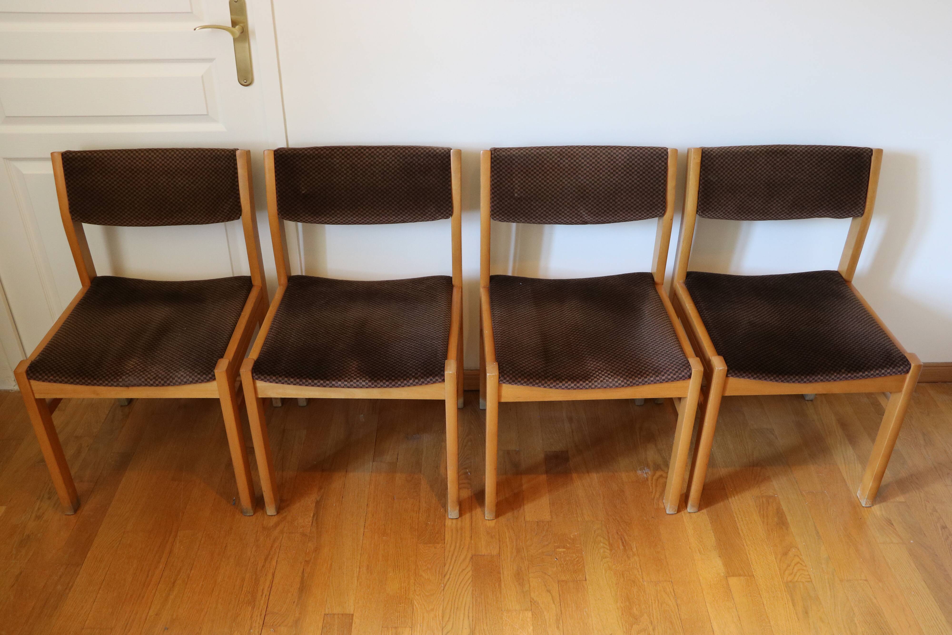4 Scandinavian chairs, wood and checkered velvet.