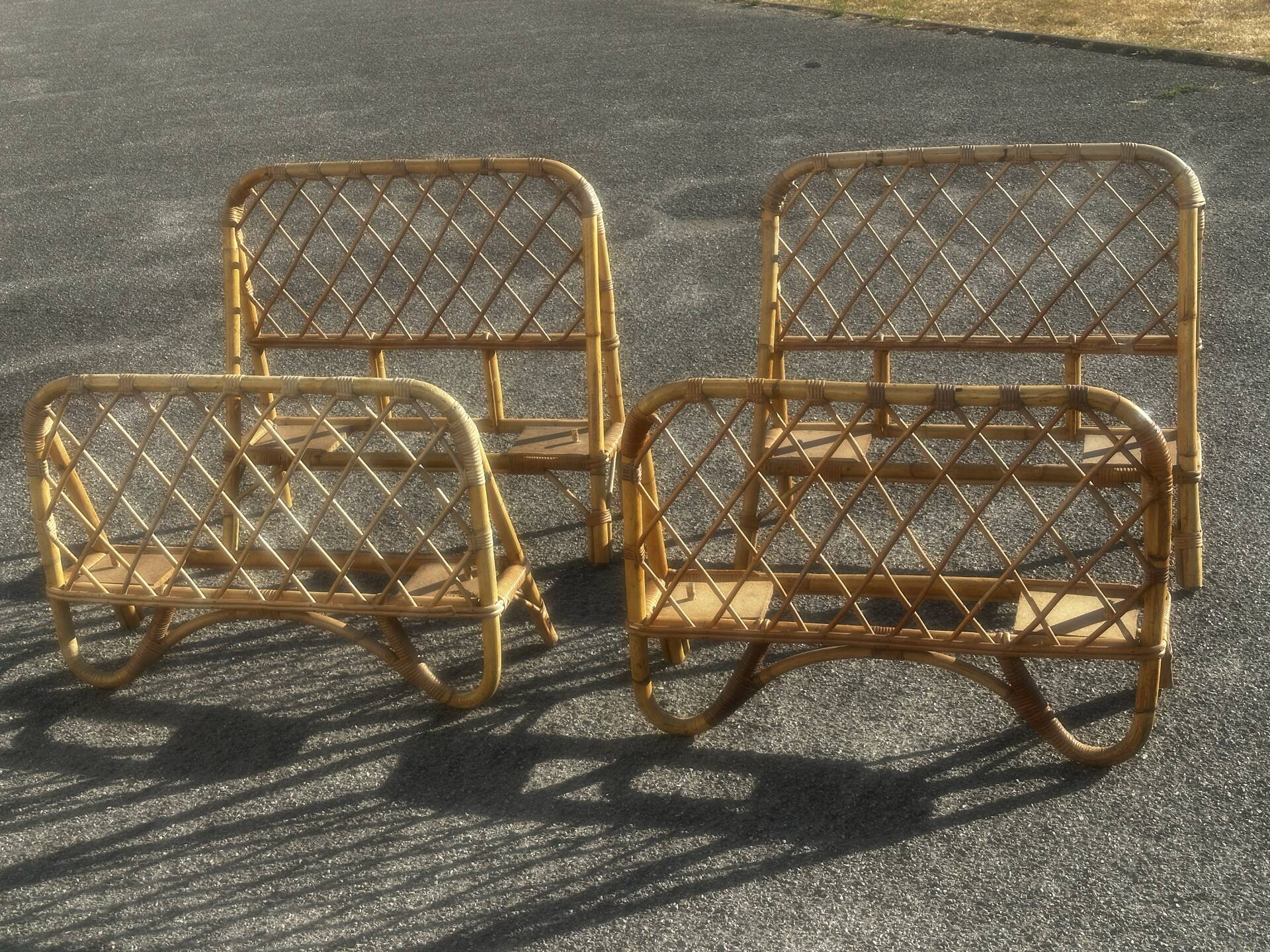 Pair of vintage single beds in rattan, 1970s.