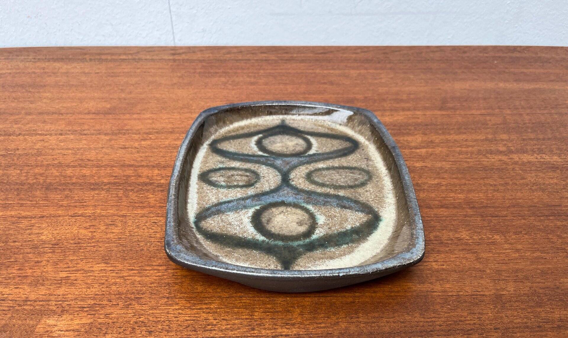 Danish studio pottery bowl in mid-century style by Kerrn Jespersen Lyngby, 1960s.
