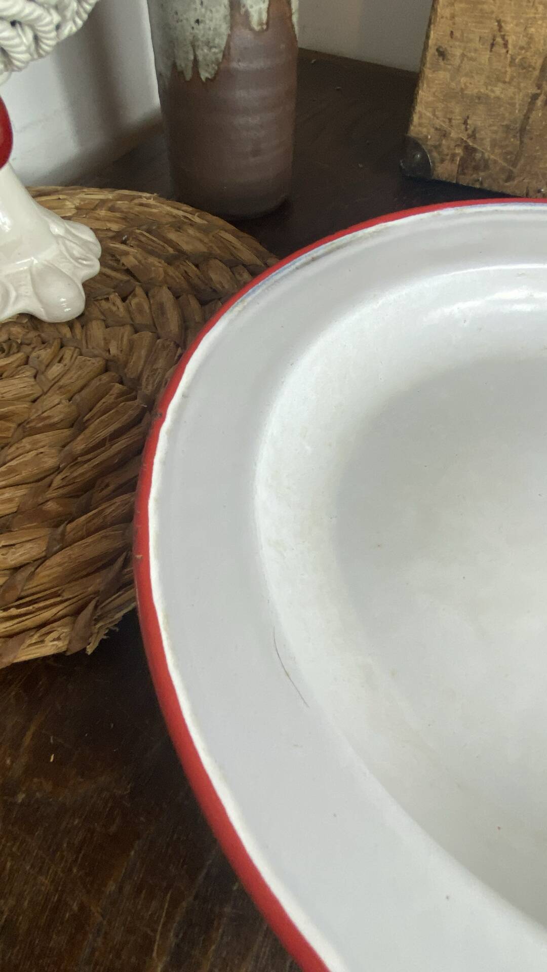 Enamelled metal plates