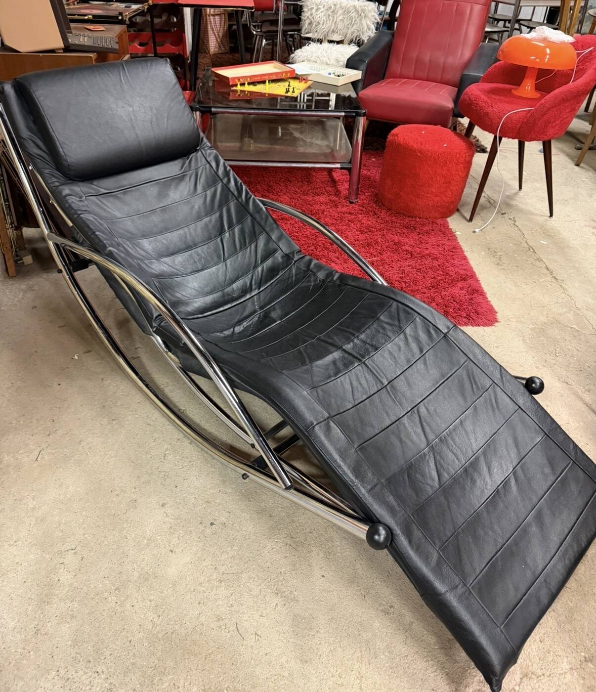 chaise longue italienne à bascule années 1980 en cuir et chrome