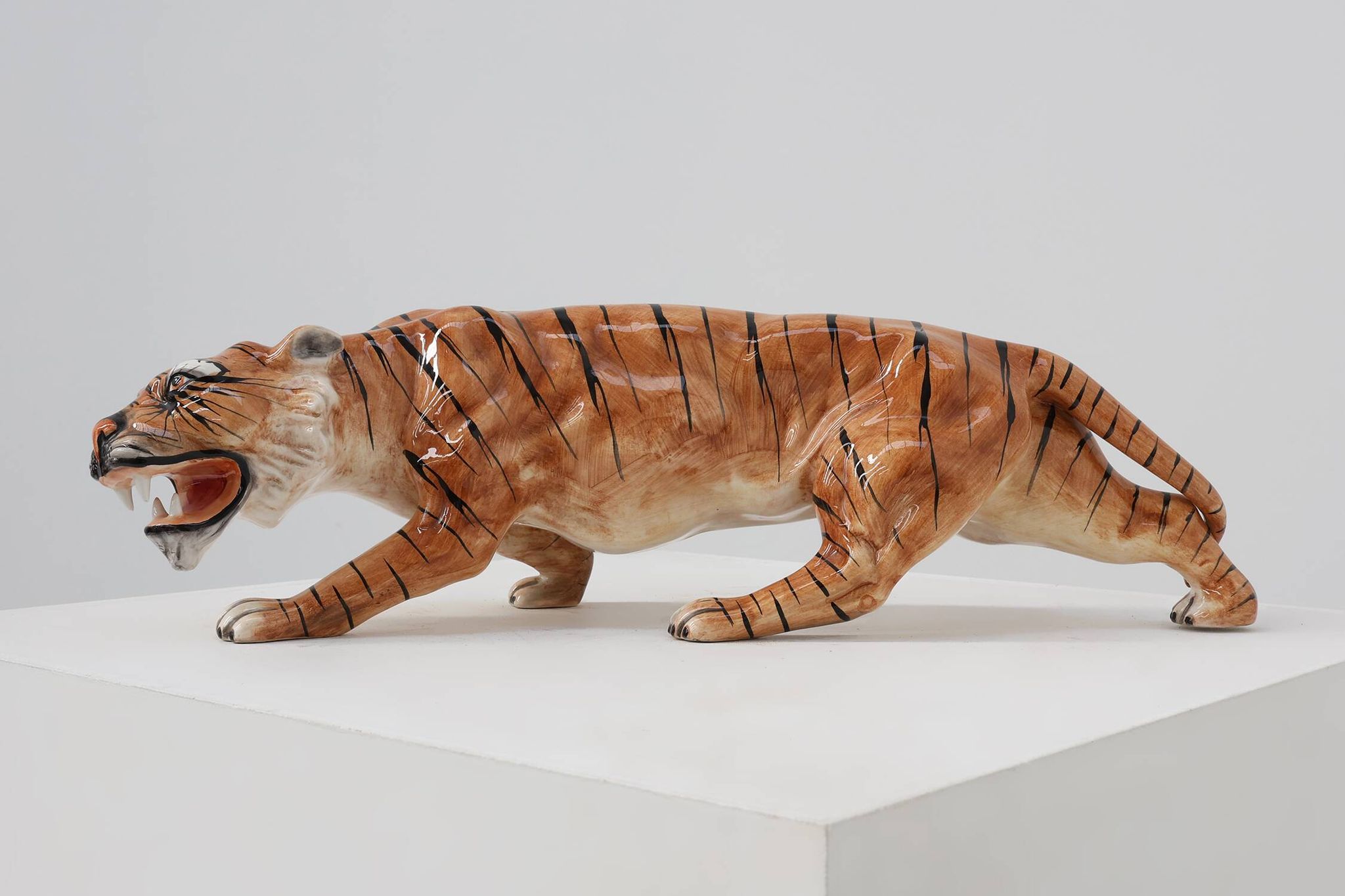 Italian Hollywood Regency Ceramic handpainted Tiger Sculpture, ca. 1950