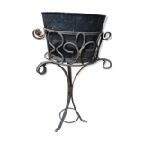 Wrought iron standing planter