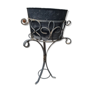 Wrought iron standing planter