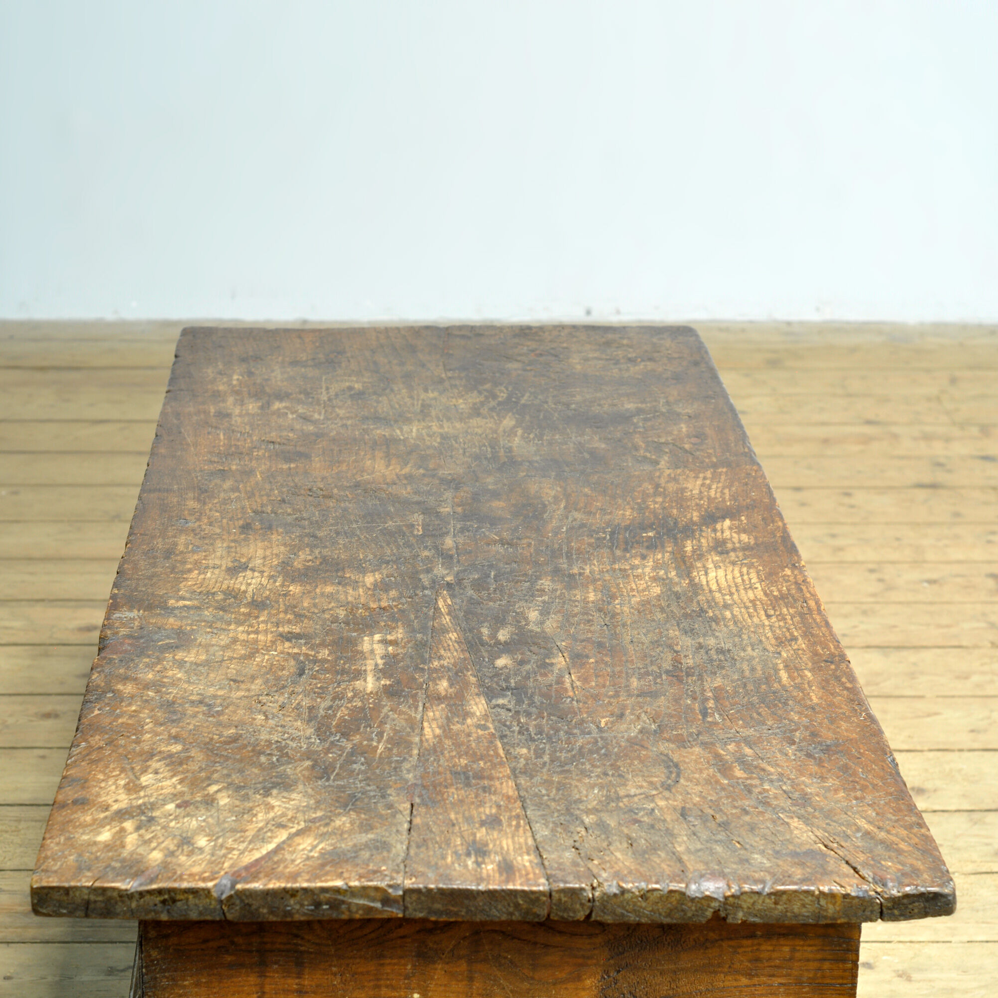 Table basse en chêne, vers 1820