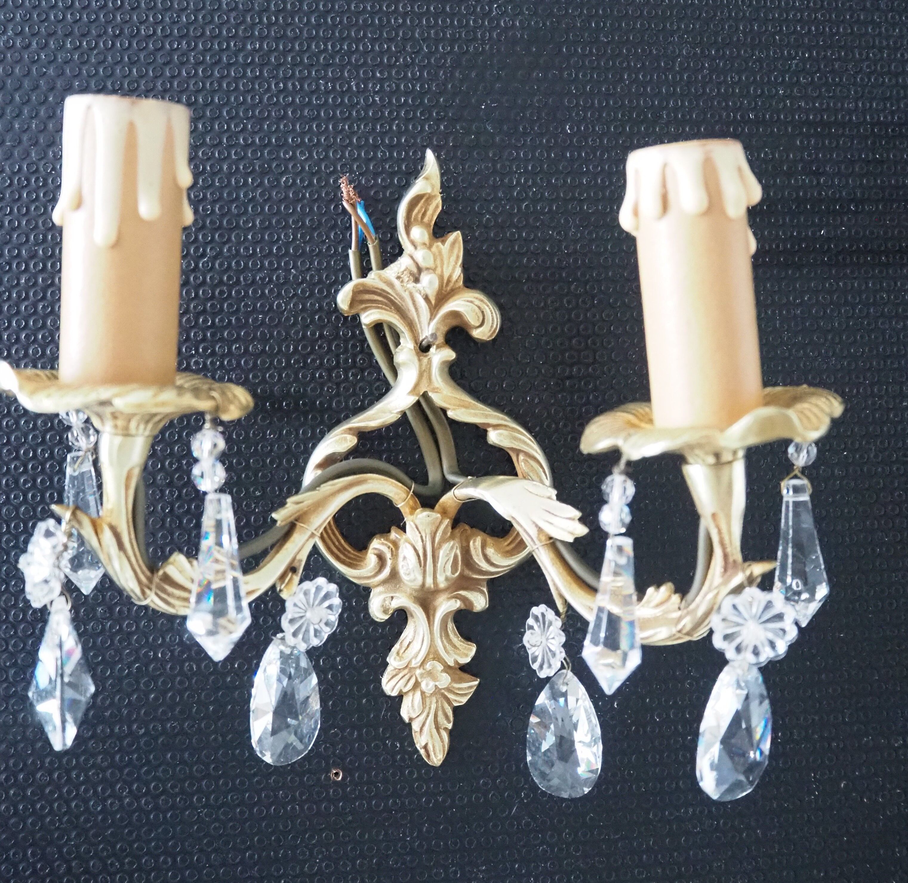 Pair of gilded bronze sconces and crystal pendants