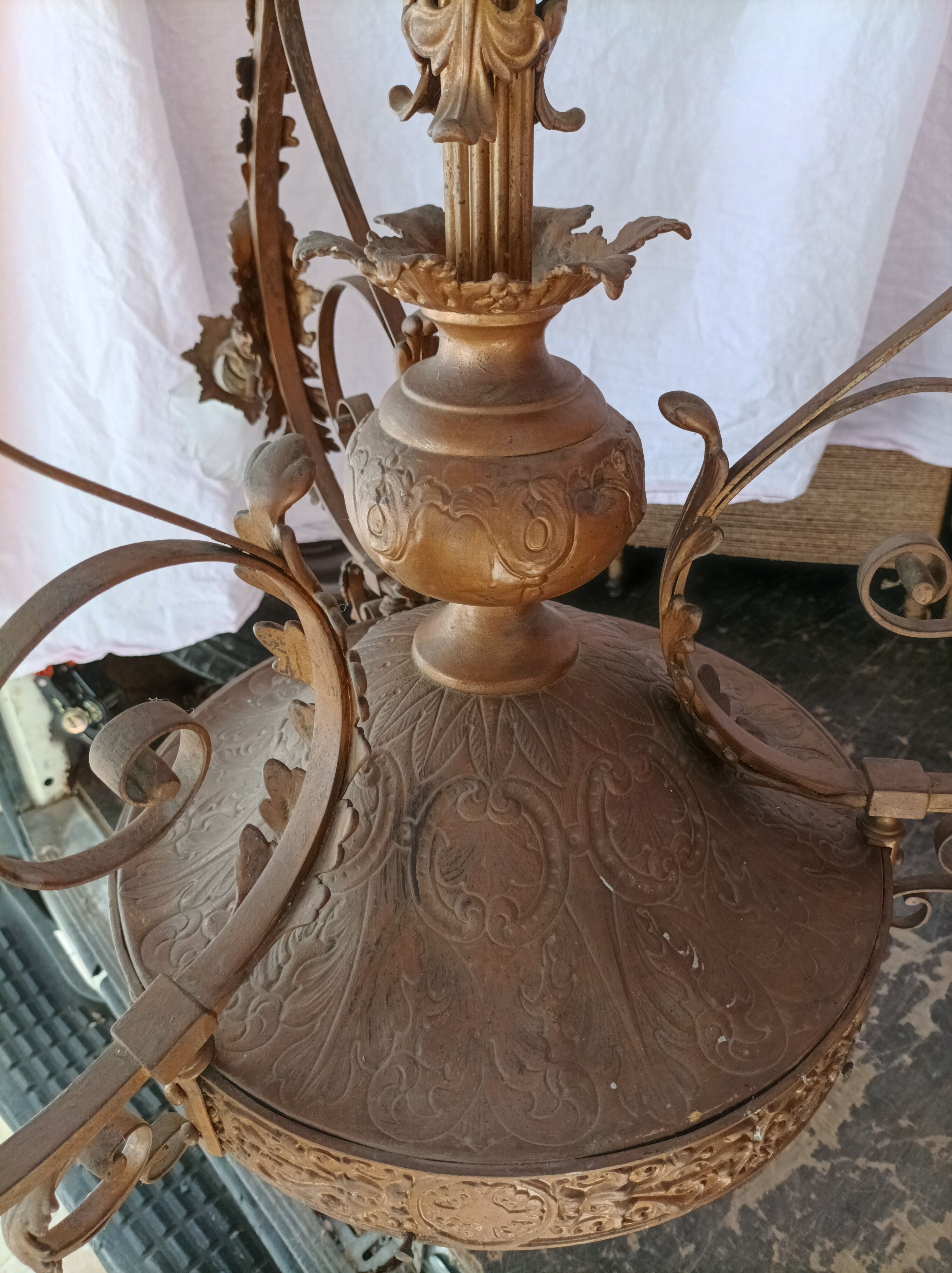 Suspension in brass and bronze Renaissance style