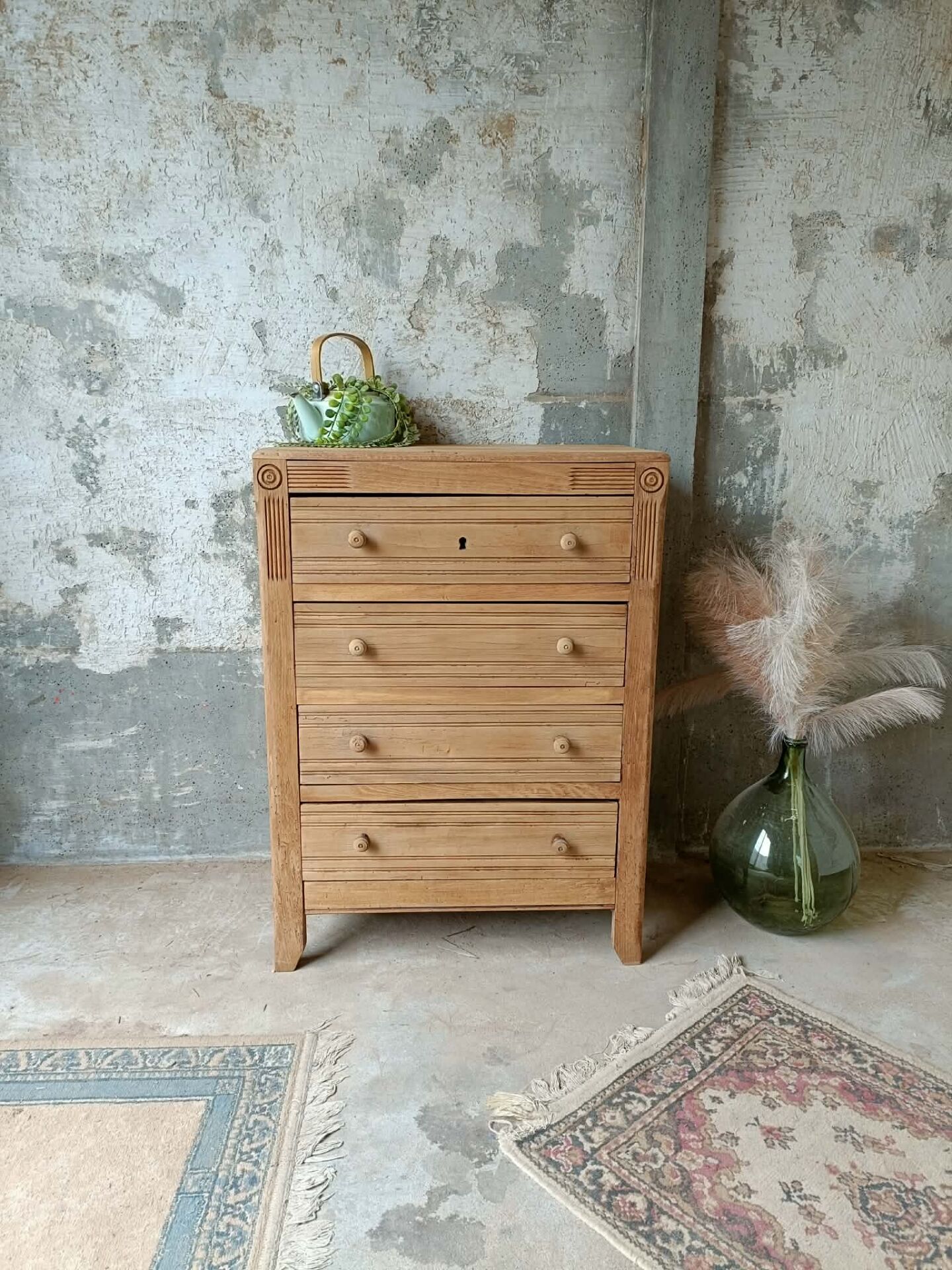Parisian commode