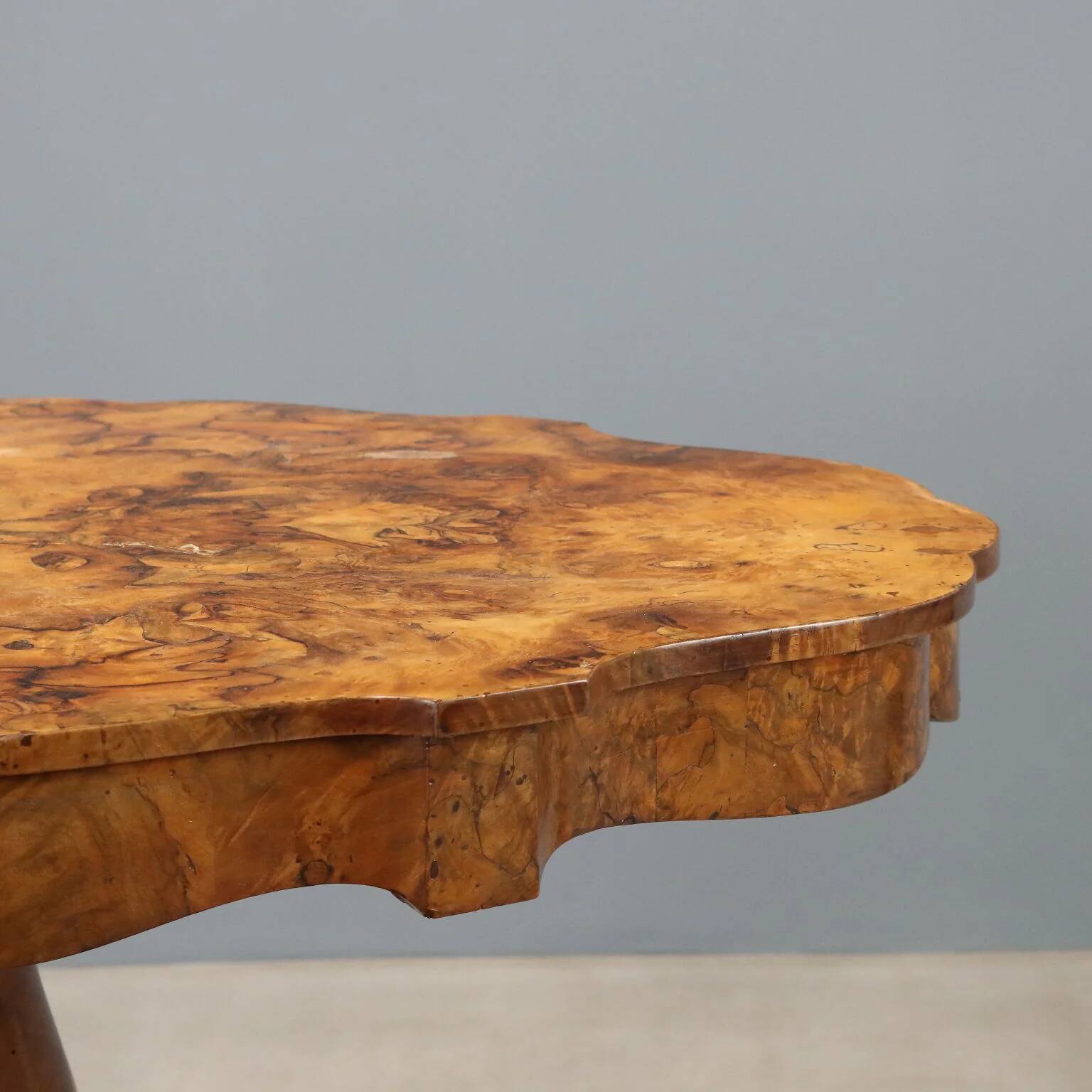 Table à biscuits Luigi Filippo en noyer