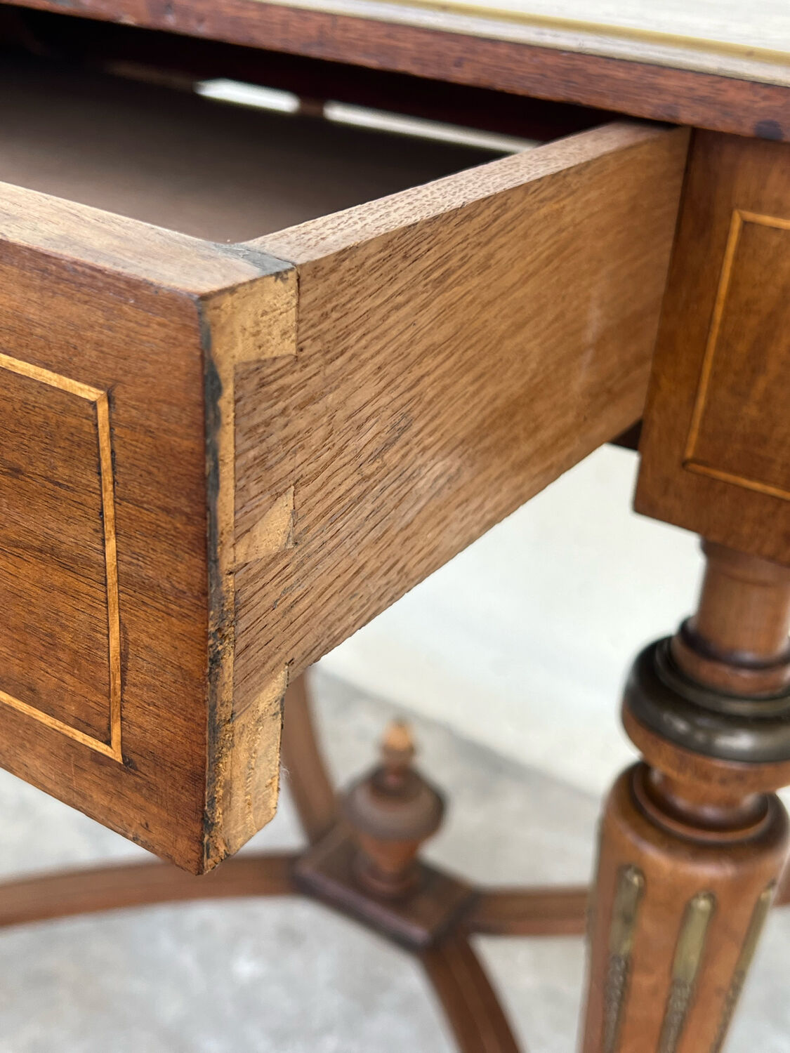 Bureau style Louis XVI