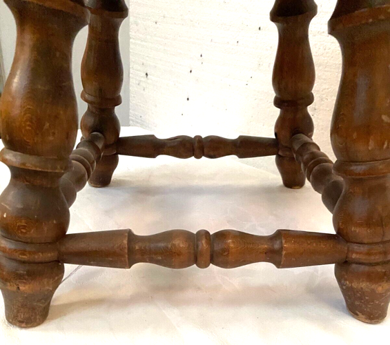 Tabouret rustique en bois et assise paille naturelle XX siècle