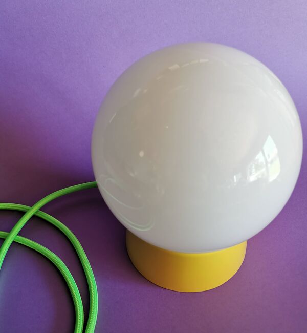 Lampe salon chevet bureau vintage opaline blanche ''Jaune