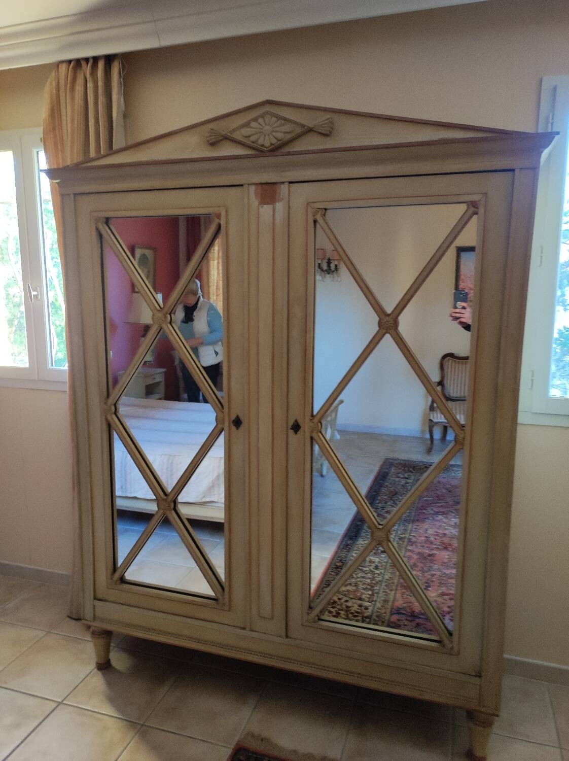 2-door patinated mirrored wardrobe