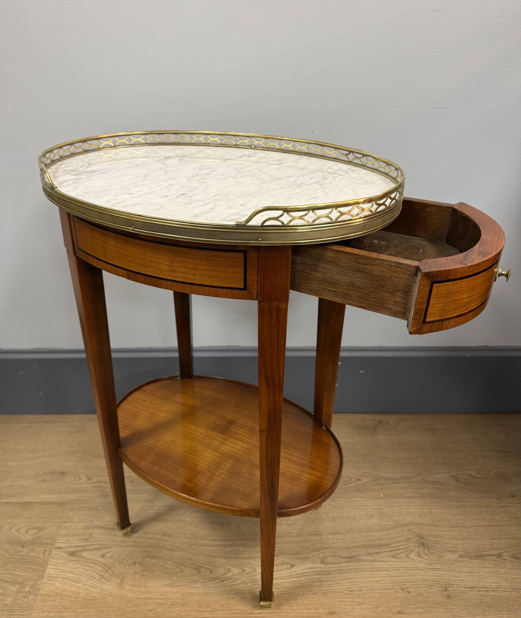 Table bouillotte de forme ovale
