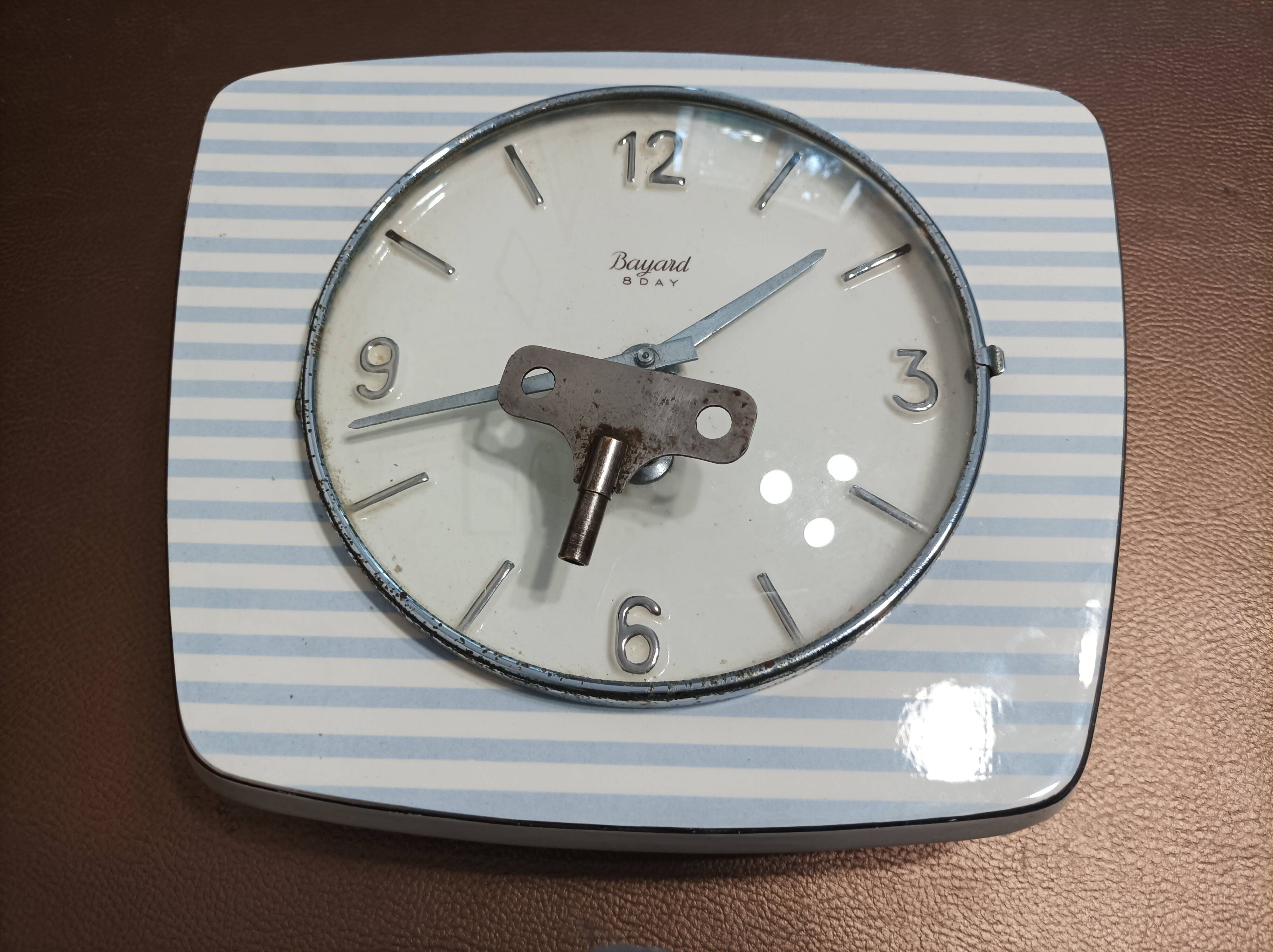 Ceramic wall clock + vintage bayard key