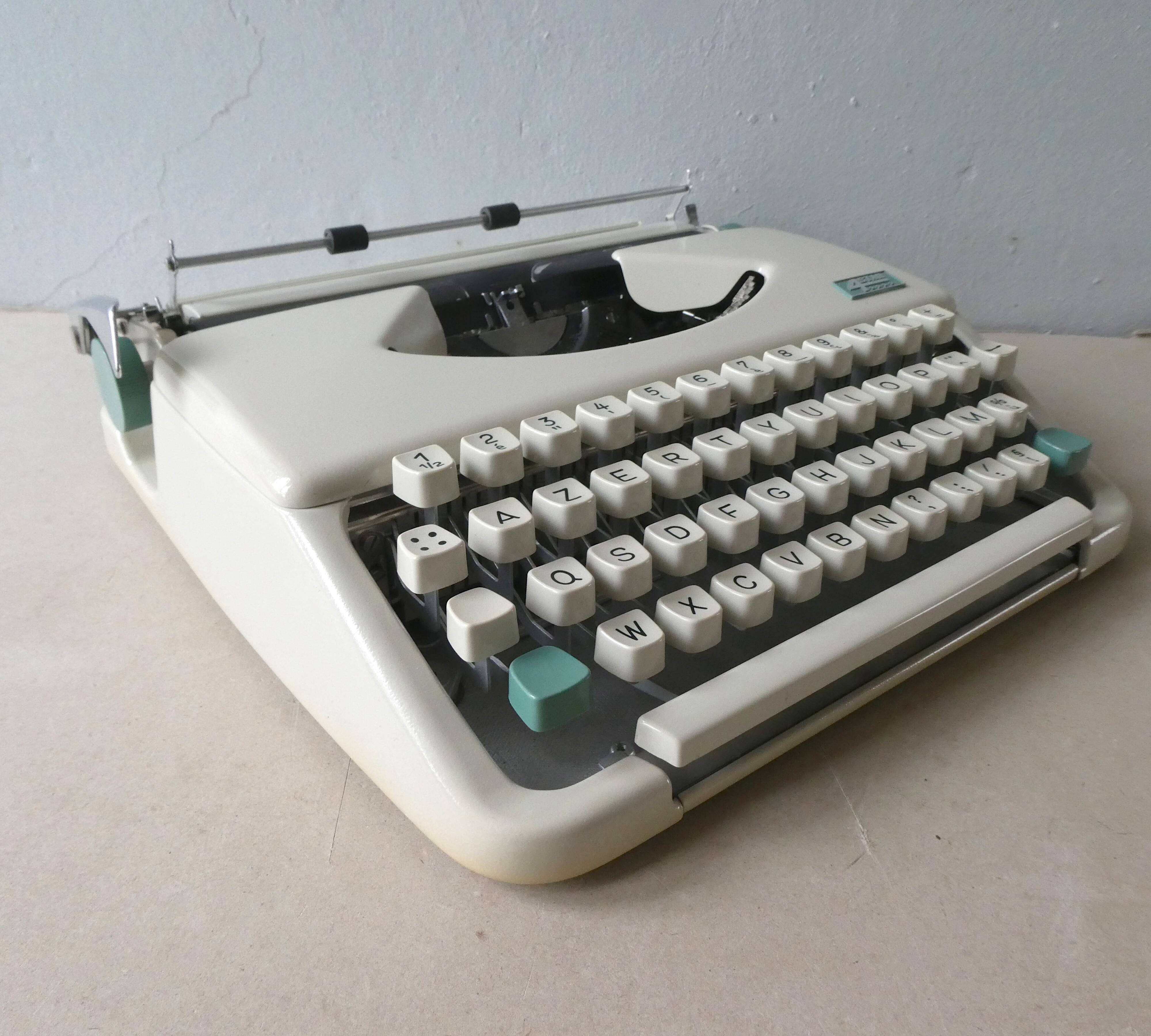 Typewriter 4 stars of the 1960s